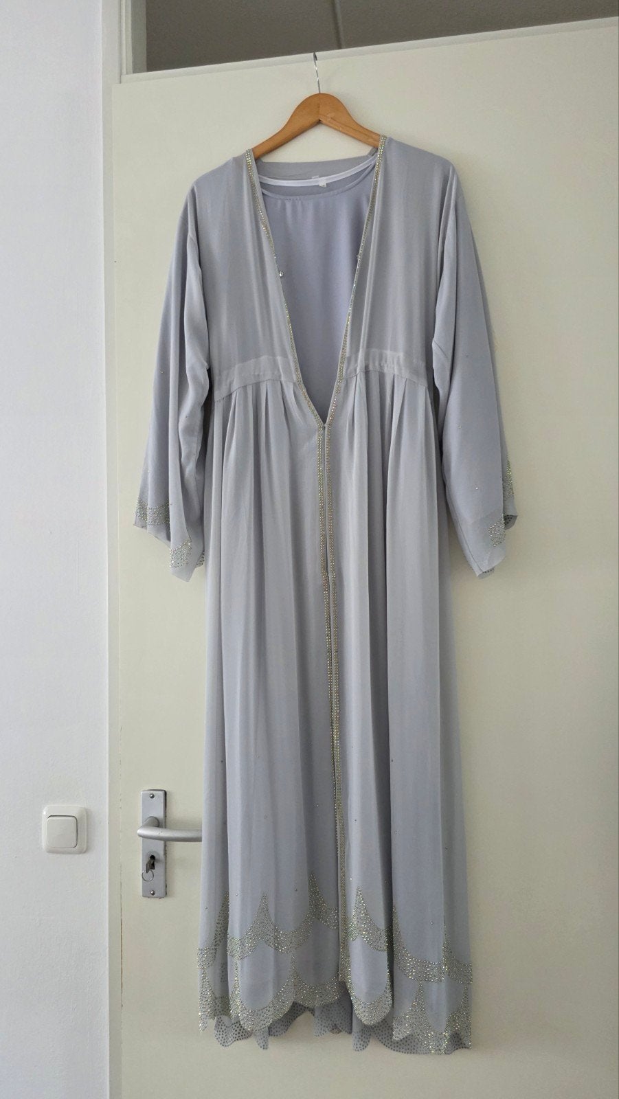 Grijze Abaya met Strass en Onderjurk - Maat 58, Ophalen of Verzenden, Maat 46/48 (XL) of groter, Grijs, Onder de knie