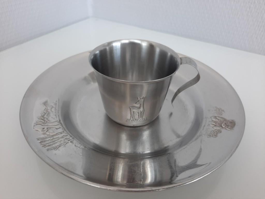Vintage kinder bordje en beker RVS -, Huis en Inrichting, Keuken | Servies, Overige materialen, Ophalen of Verzenden, Zo goed als nieuw