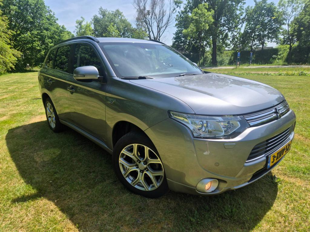 Mitsubishi Outlander 2.0 Dohc Mivec Phev 203pk 4WD CVT 5P, 1998 cc, Outlander, Zwart, 4 cilinders