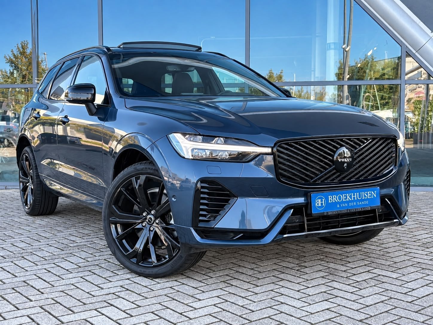 Volvo XC60 2.0 T8 Plug-in hybrid FACELIFT AWD Plus Black Edi, Automaat, Dealer onderhouden, Gebruikt, Zwart