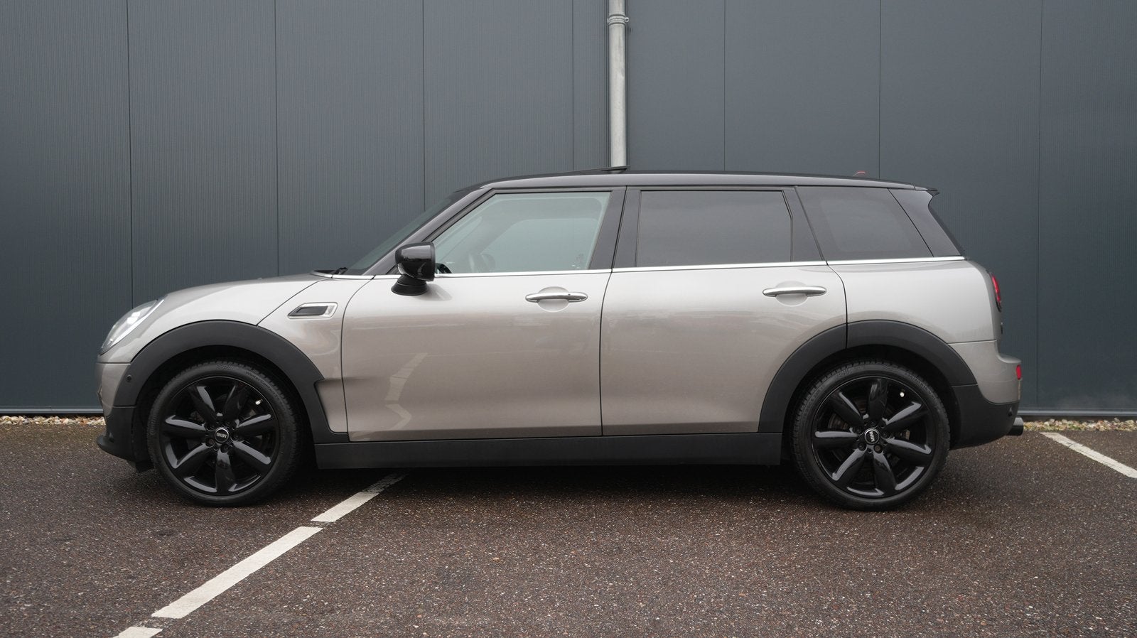Mini Clubman Chili 1.5 136pk AUTOMAAT PANORAMADAK, 3 cilinders, 1300 kg, 1499 cc, 66 €/maand