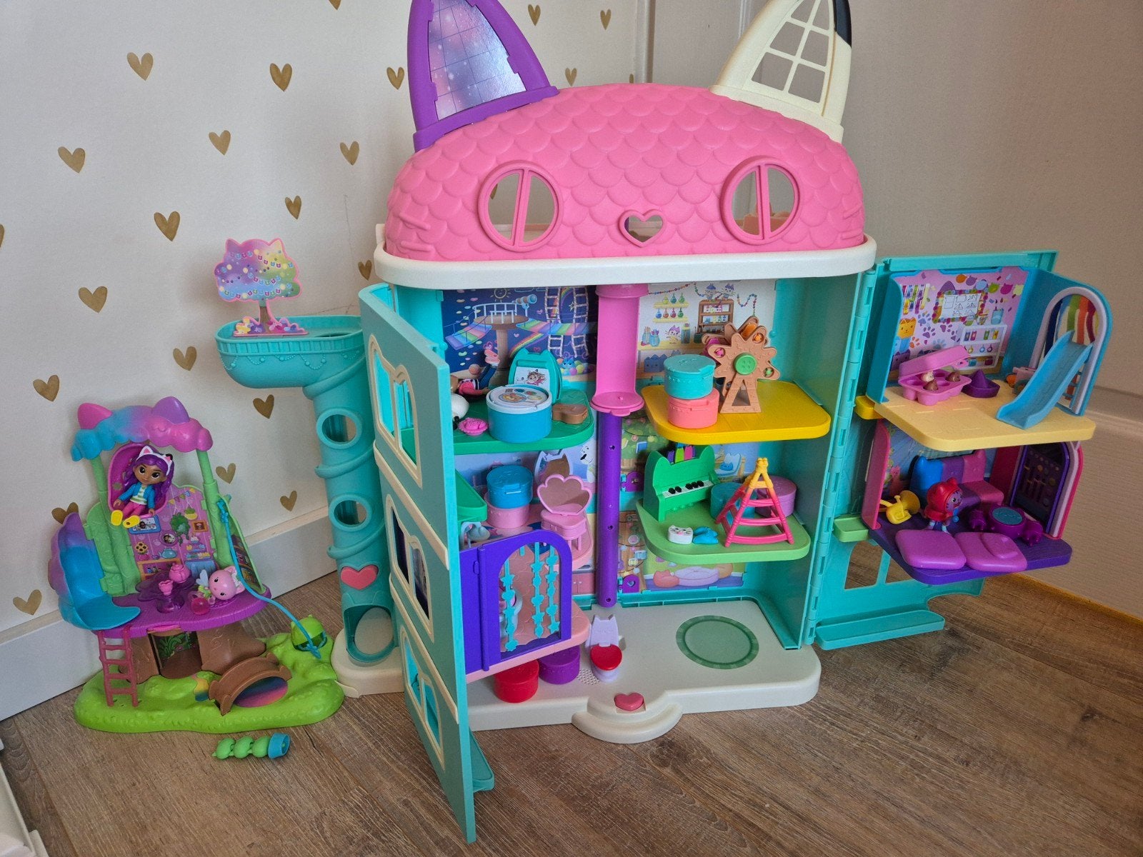 Gabby's Poppenhuis kamers + kittyfee boomhut en accessoires, Kinderen en Baby's, Speelgoed | Poppenhuizen, Ophalen, Gebruikt, Poppenhuis