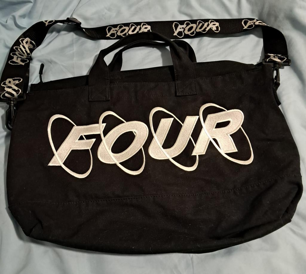 Mooie tas van FOUR maat M, Sieraden, Tassen en Uiterlijk, Tassen | Schoudertassen, Ophalen of Verzenden, Zo goed als nieuw