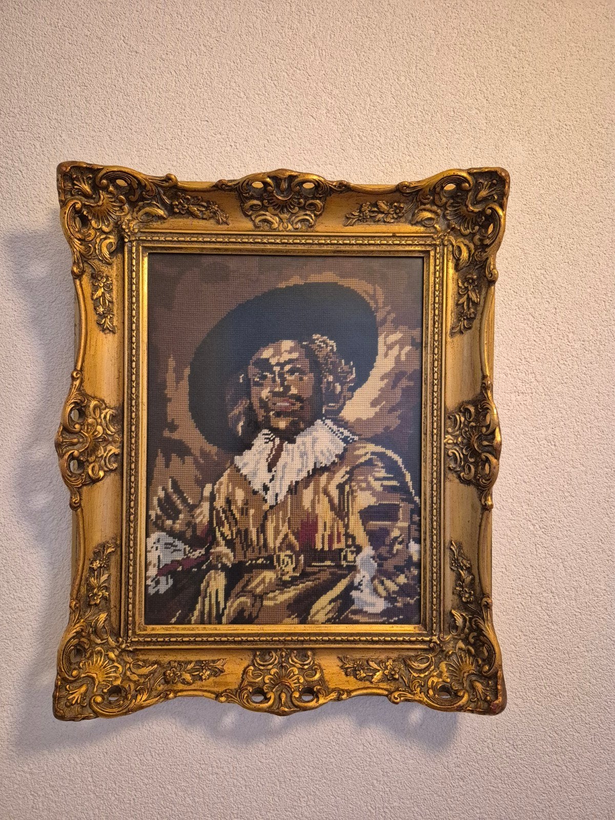 Klassiek geborduurd portret in sierlijke lijst, Ophalen, Portret of Personen, Klassiek, Bijzondere lijst