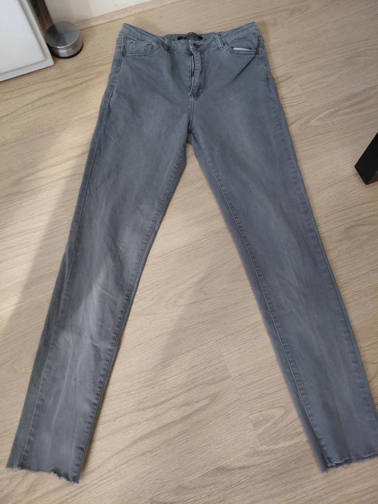TOXIK3 Jeans - Grijze skinny jeans met gerafelde zoom, Overige jeansmaten, Ophalen of Verzenden, TOXIK3 Jeans, Grijs