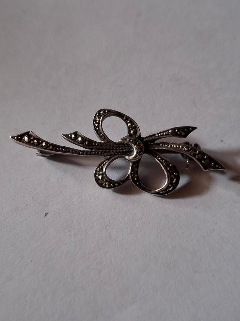 Zilveren broche met markesiet, Ophalen of Verzenden