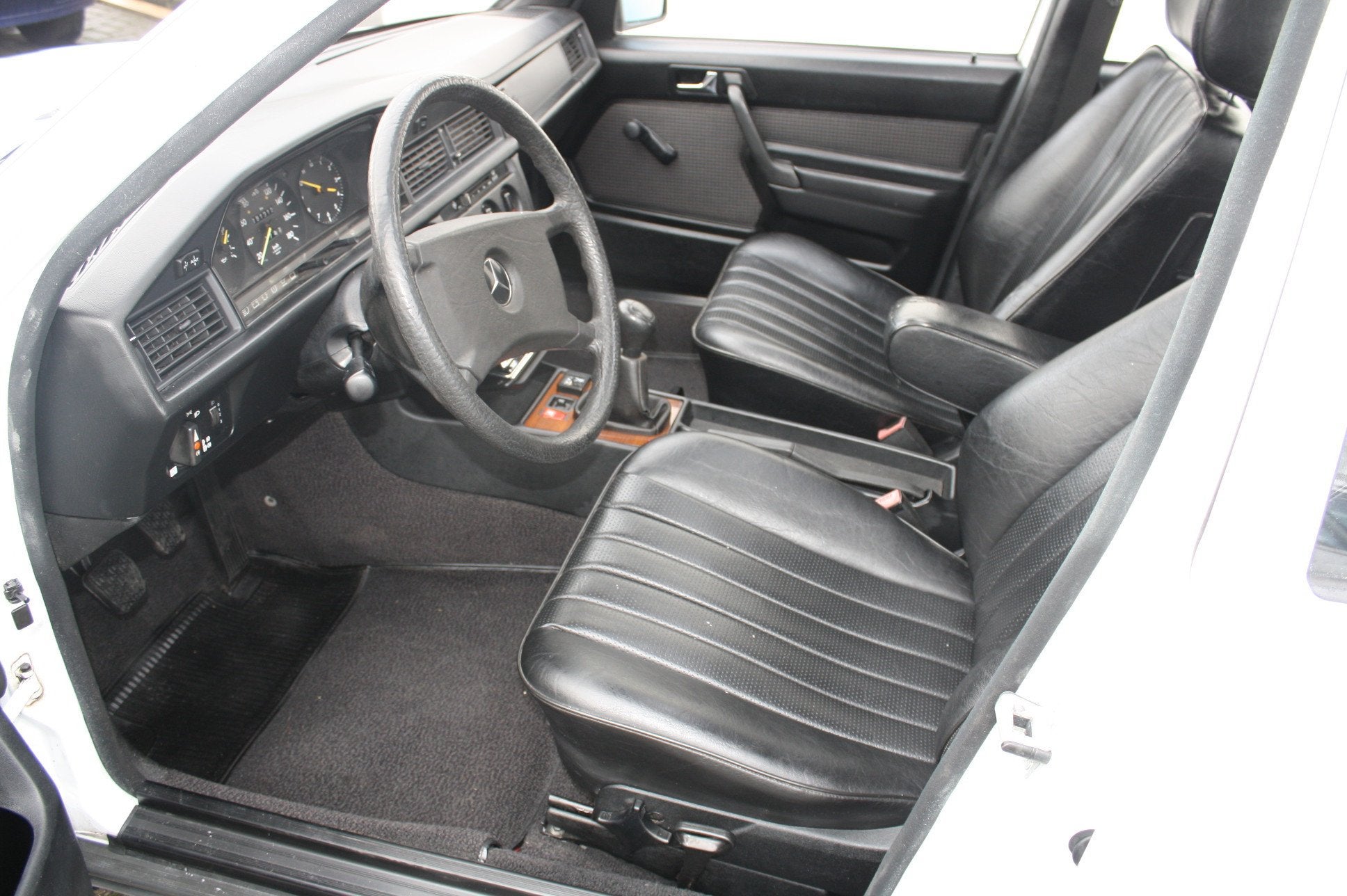 Mercedes-Benz 190D (bj 1986), Achterwielaandrijving, Gebruikt, 4 cilinders, Wit