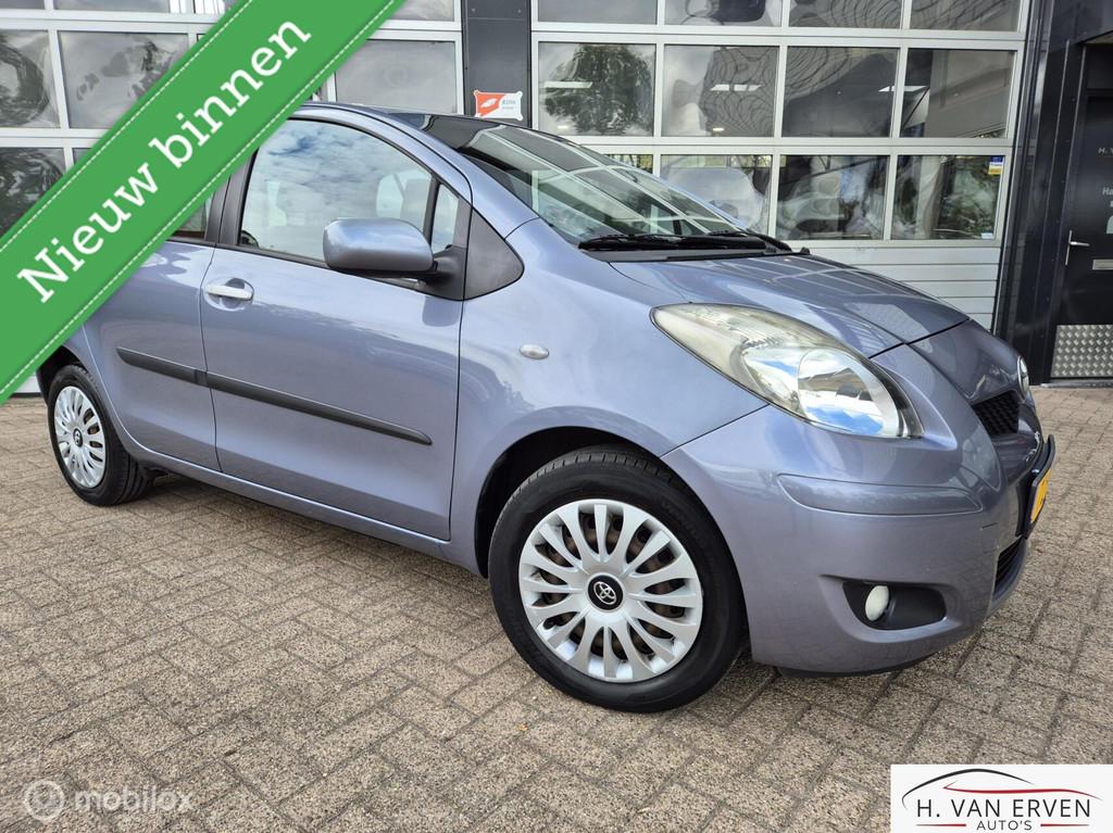 Toyota Yaris 1.3 VVTi Aspiration CLIMA TREKHAAK NAP, Auto's, Voorwielaandrijving, 40 €/maand, 4 cilinders, Blauw