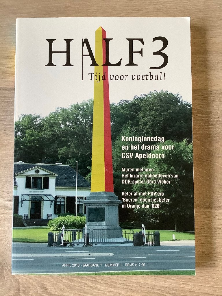 Voetbalboekje ‘ Half 3 ‘ Jaargang 1, nummer 1, Boeken, Ophalen of Verzenden, Zo goed als nieuw, Half 3, Balsport