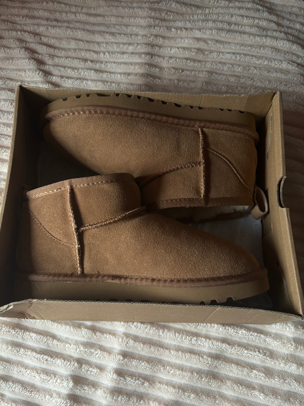 Ugg classic ultra mini, Bruin, Snowboots, Nieuw, Ophalen of Verzenden