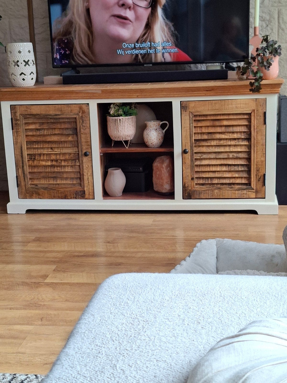 Robuust TV-meubel/dressoir van mangohout en wit, Huis en Inrichting, Kasten | Televisiemeubels, Ophalen, Gebruikt, Landelijk, Rustiek