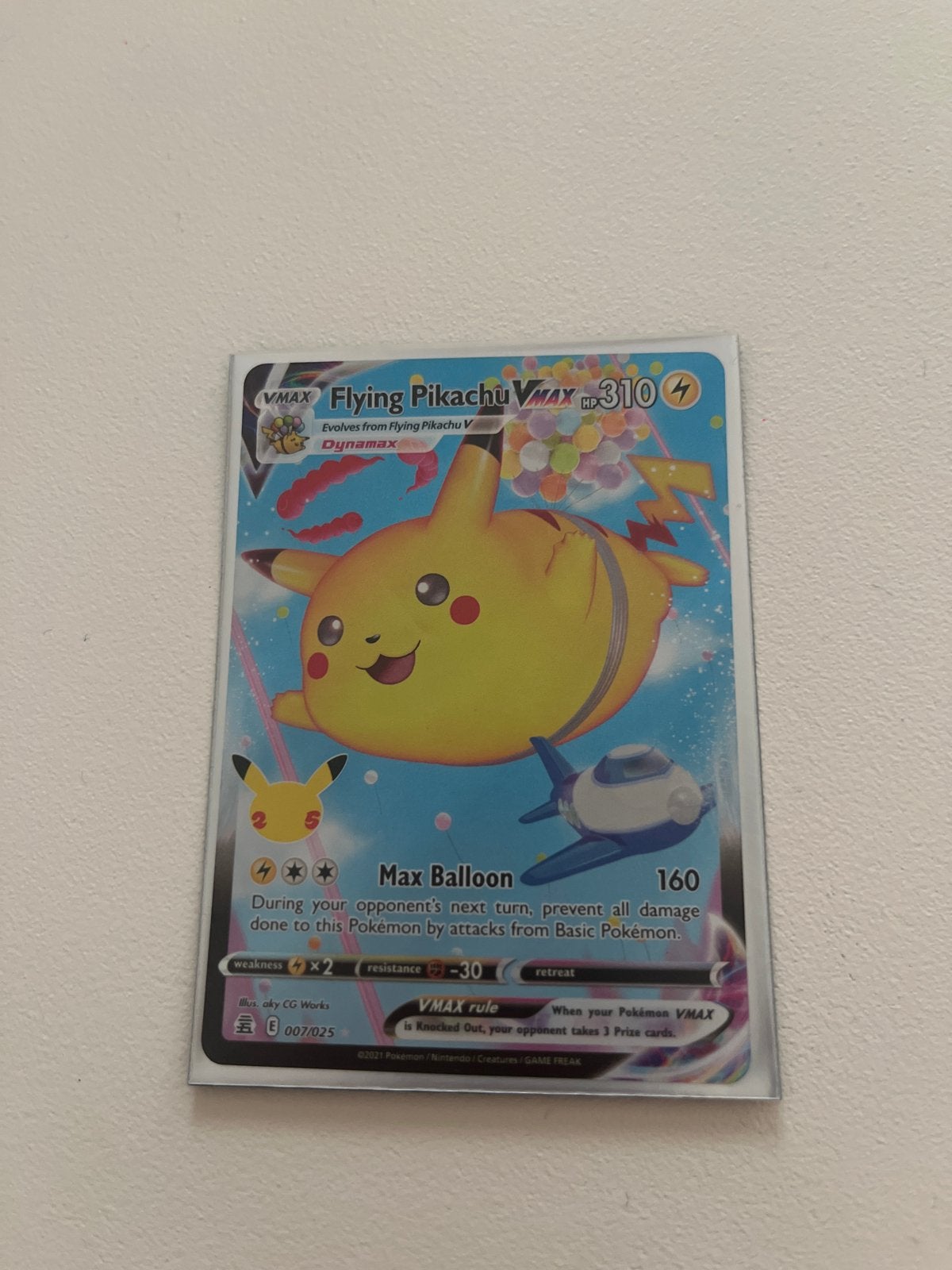 Pikachu VMAX Flying Pokémon kaart 007/025, Ophalen of Verzenden, Zo goed als nieuw, Losse kaart, Foil