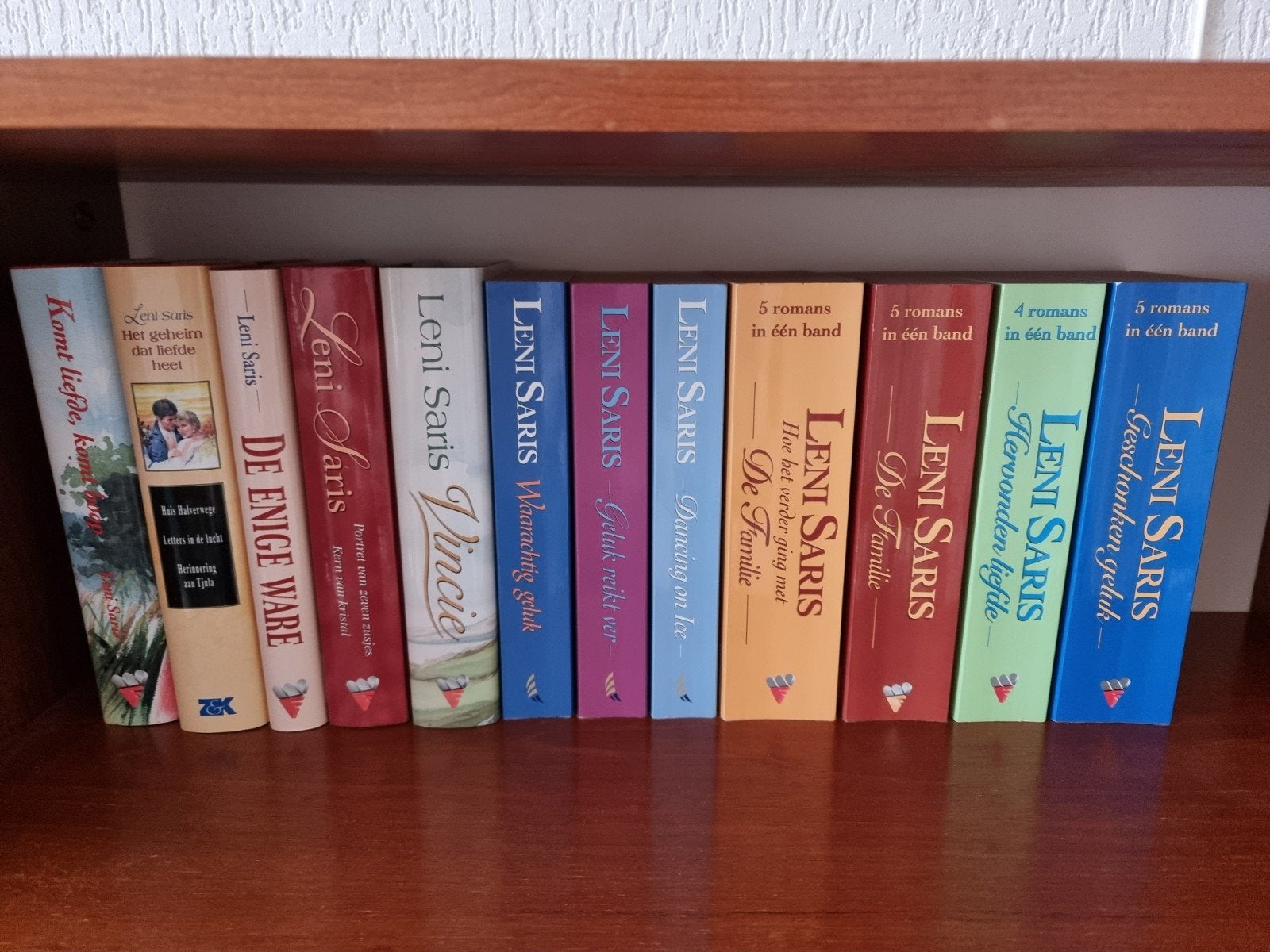 12 boeken van Leni Saris - Romans en omnibus edities, Ophalen, Zo goed als nieuw, Leni Saris, Nederland