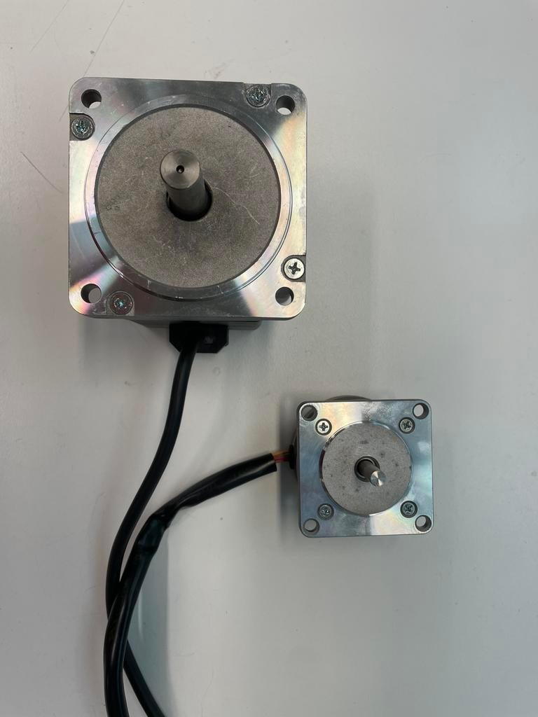 Moons stappenmotor stepping motor servomotor elektromotor, Hobby en Vrije tijd, Elektronica-componenten, Zo goed als nieuw, Ophalen of Verzenden