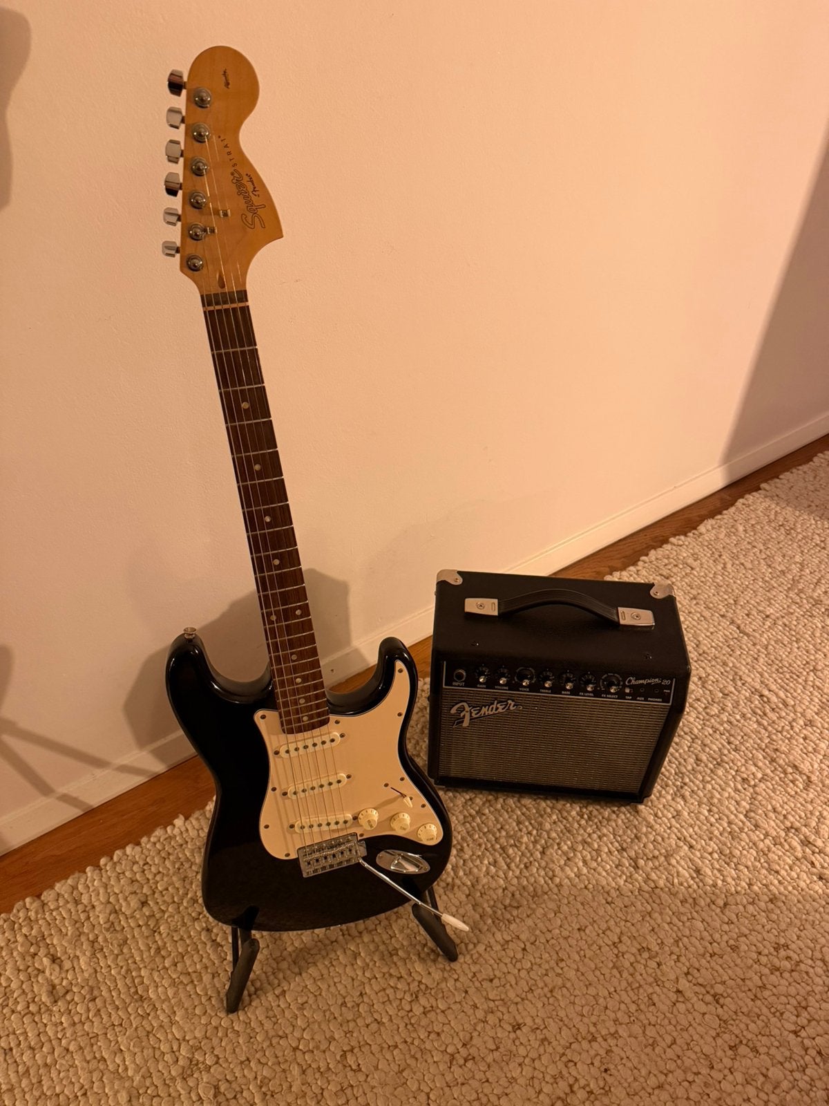 Squier strat met fender champion 20 versterker, Ophalen, Zo goed als nieuw, Solid body, Fender