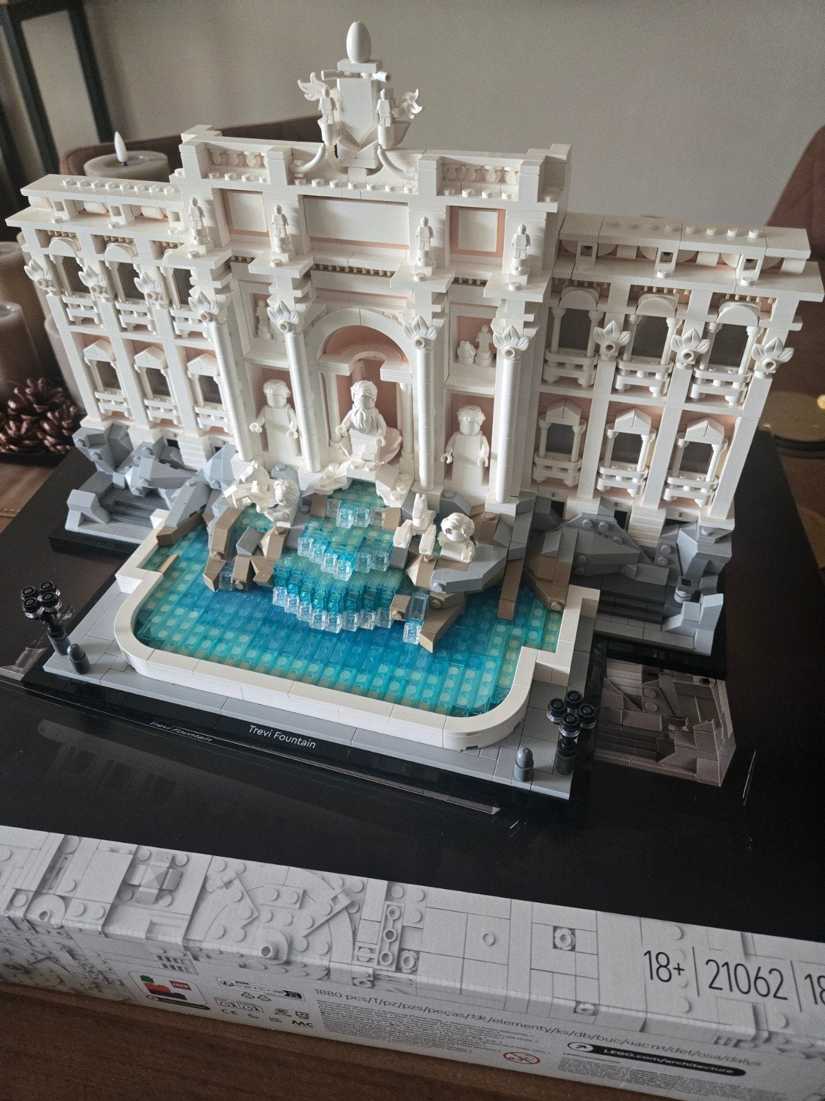 Trevi Fountain lego, Ophalen