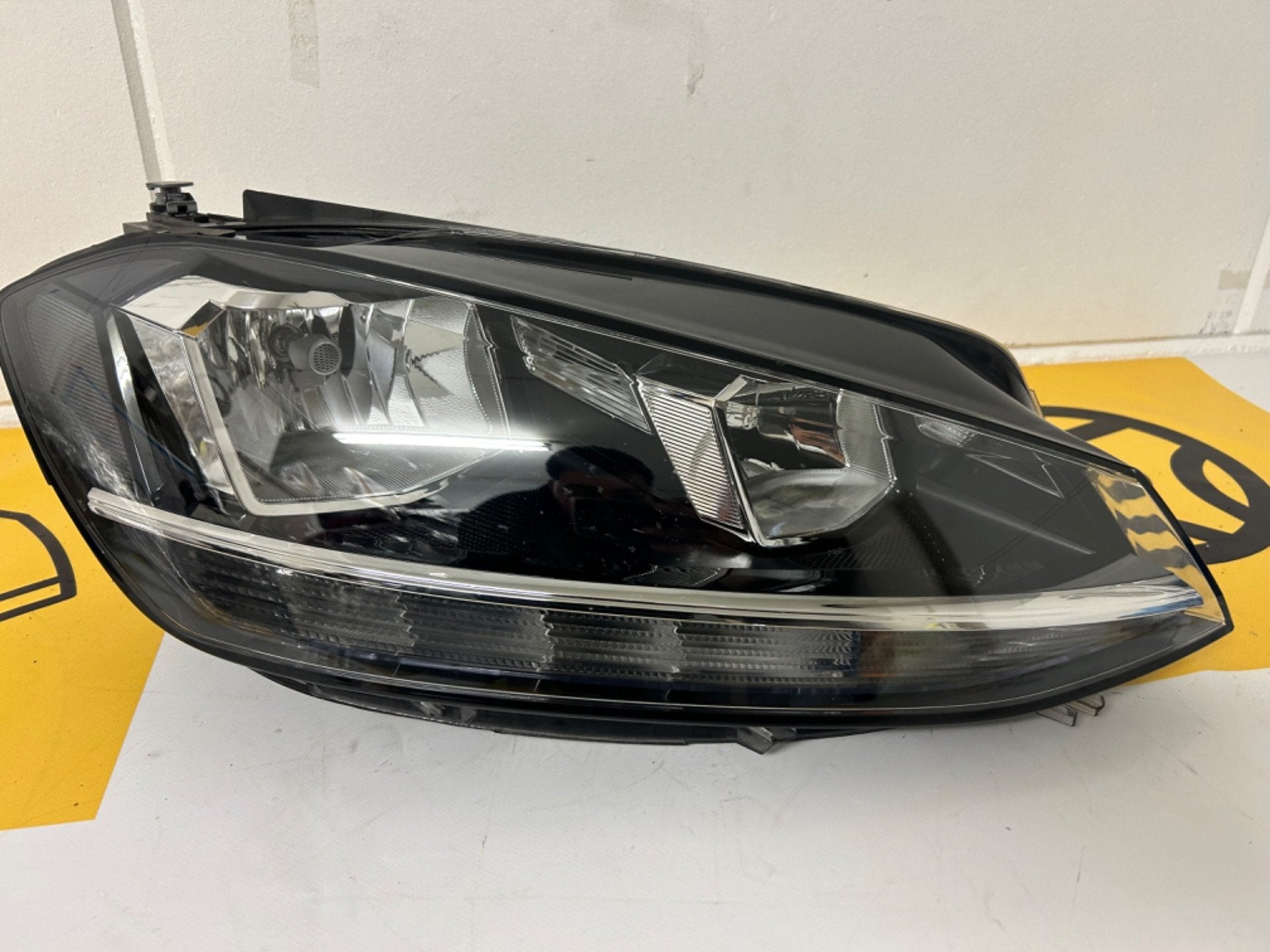 VW Golf 7 Facelift Halogeen LED Koplamp Rechts 5G1941006D, Auto-onderdelen, Verlichting, Gebruikt, Volkswagen, Volkswagen AG, Berliner Ring 2
38440  Wolfsburg, DE