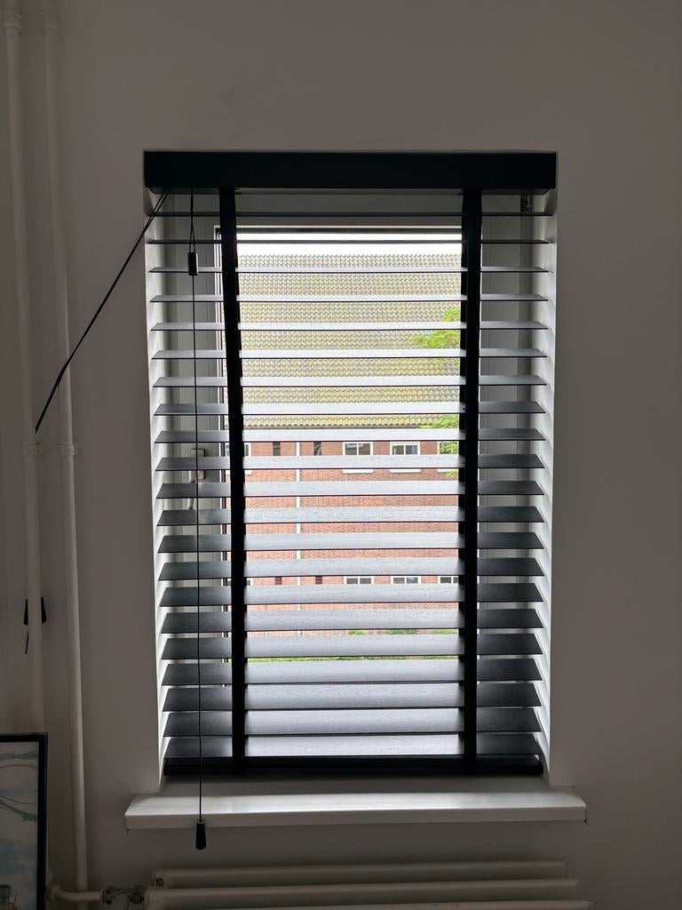 Houten jaloezieën 65mm ABACHI zwart 770x1240mm, Ophalen, 50 tot 100 cm, Zo goed als nieuw, 100 tot 150 cm