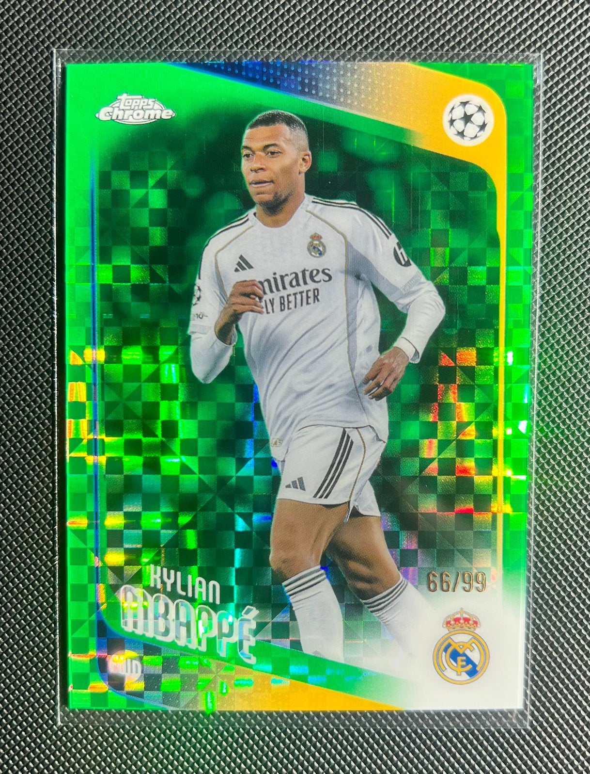 Kylian Mbappé 24/25 Topps Chrome UCC Green Prism 66/99, Ophalen of Verzenden, Zo goed als nieuw, Plaatje