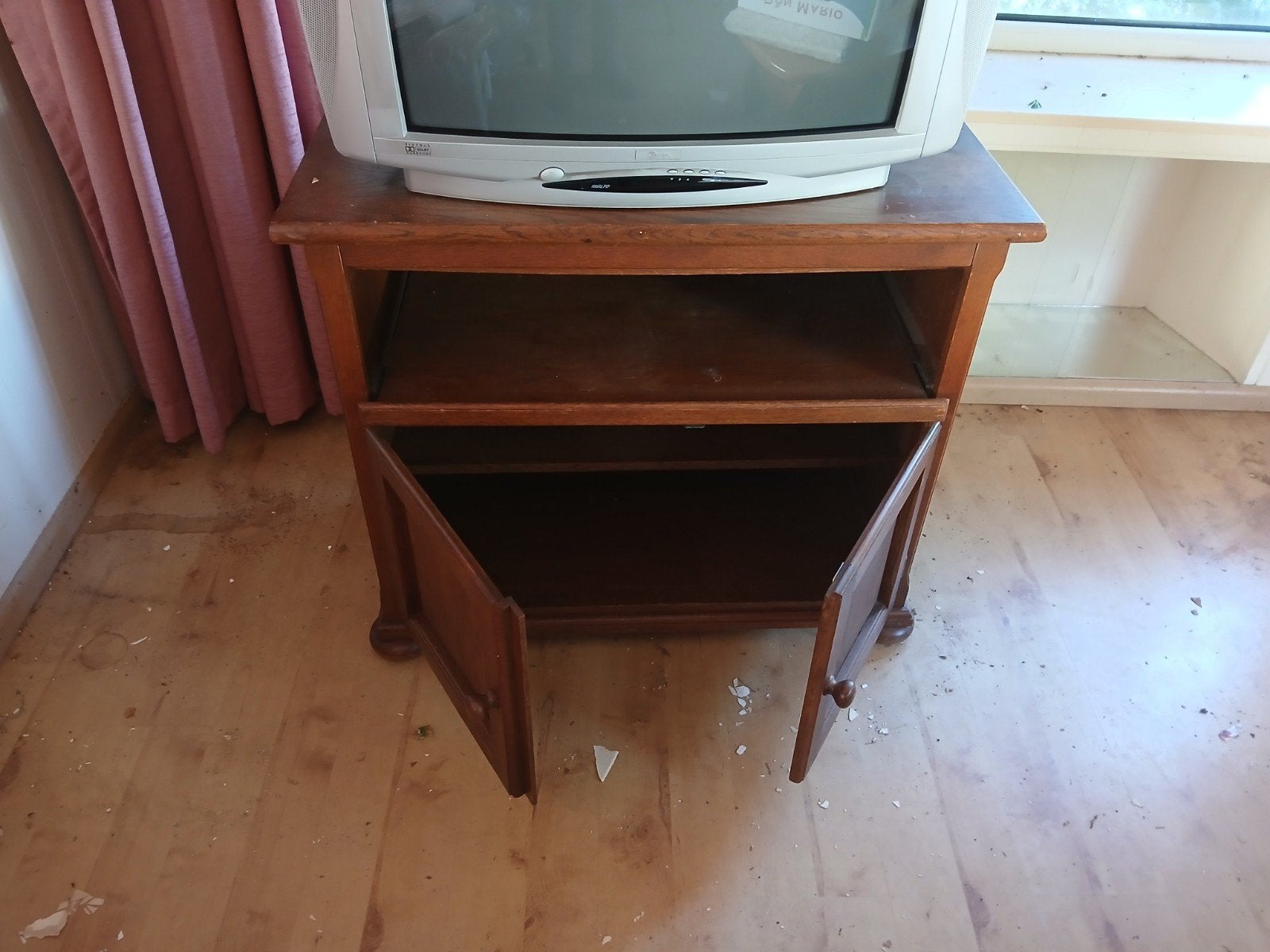 Donker Eiken TV Meubel met Opbergruimte, Huis en Inrichting, Kasten | Televisiemeubels, Ophalen, Gebruikt, Eikenhout, 50 tot 100 cm