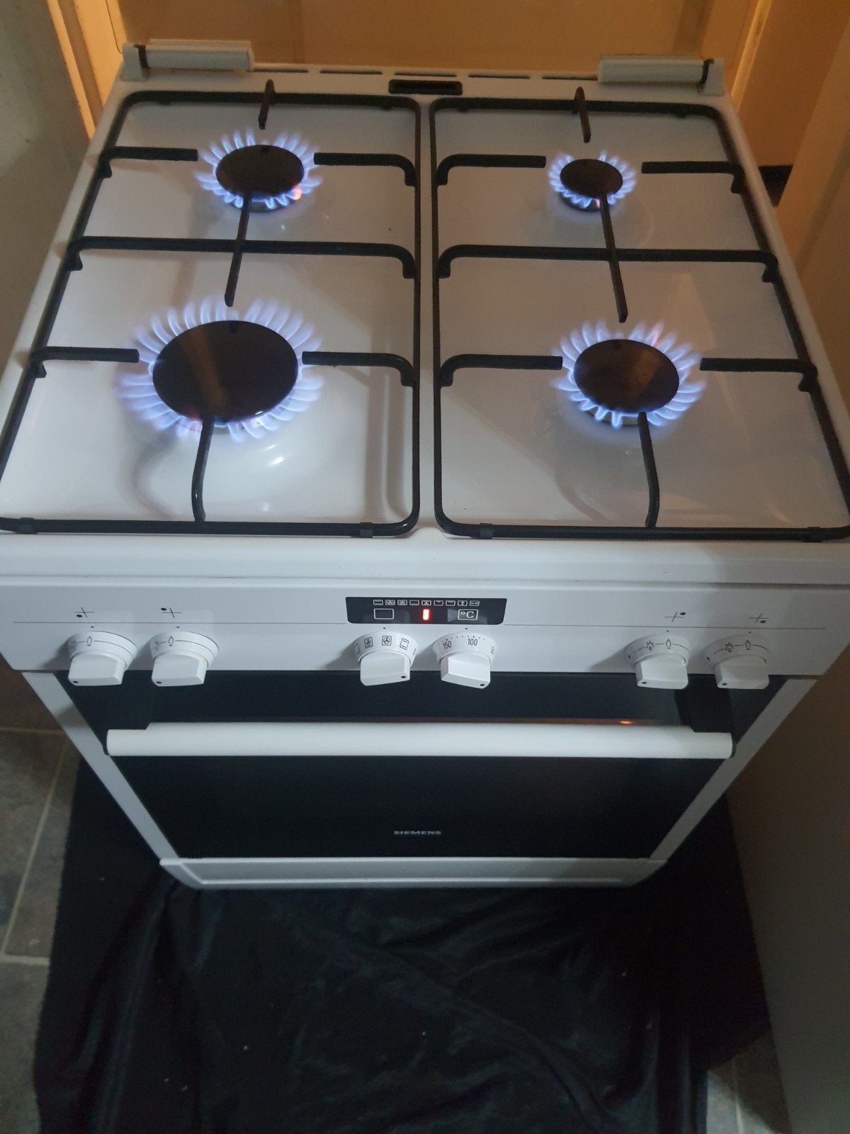 Siemens Gasfornuis met Elektrische heteluchtoven werkt super, Ophalen, Minder dan 85 cm, 4 kookzones, Zo goed als nieuw