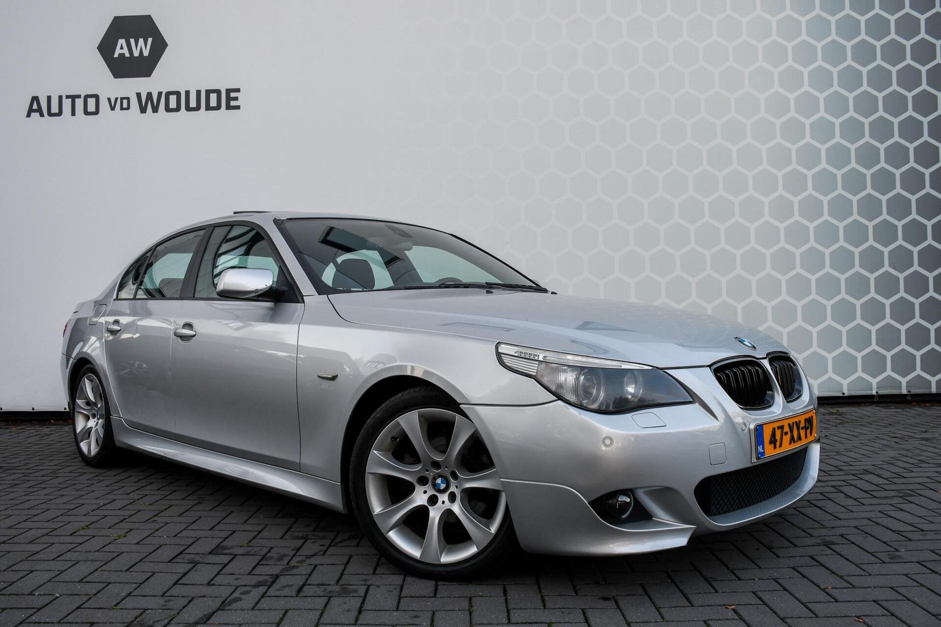 BMW 5-serie 523i High Executive Schuifdak M-pakket 6 cilinde, Auto's, Achterwielaandrijving, Gebruikt, Zwart, 2497 cc