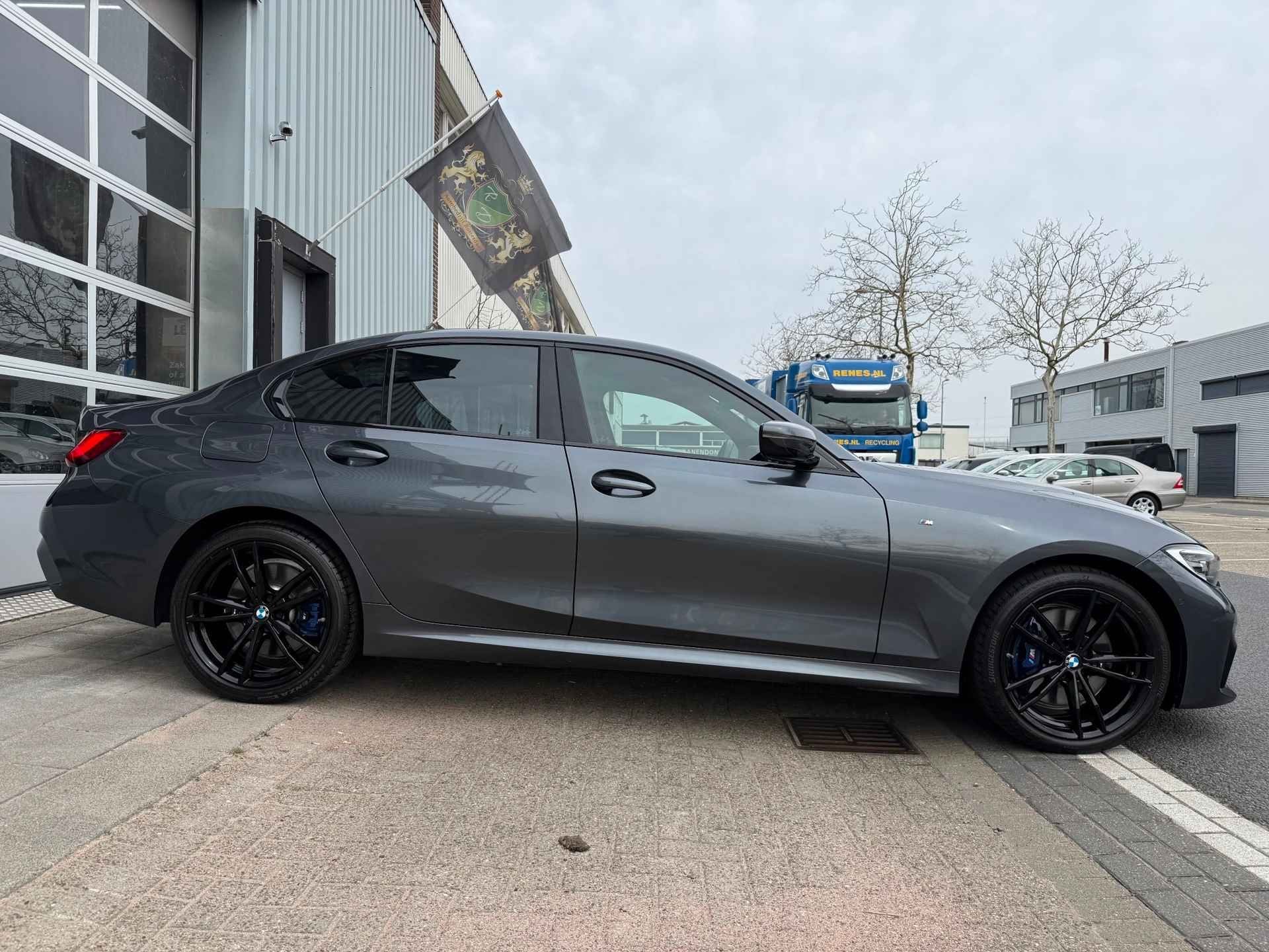 BMW 3-serie 330e High Executive AUT 292PK LED/LEER/NAV/LMV19, Achterwielaandrijving, Gebruikt, Bedrijf, Hybride Elektrisch/Benzine