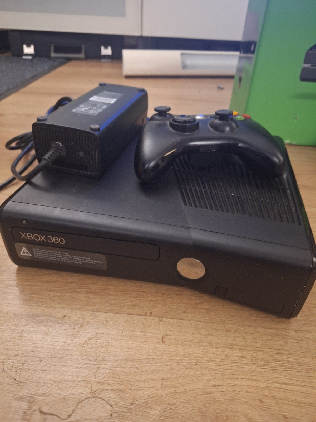 Xbox 360 Slim met 250GB HDD en controller, Spelcomputers en Games, Spelcomputers | Xbox 360, Gebruikt, 250 GB, 360 Elite of Super Elite