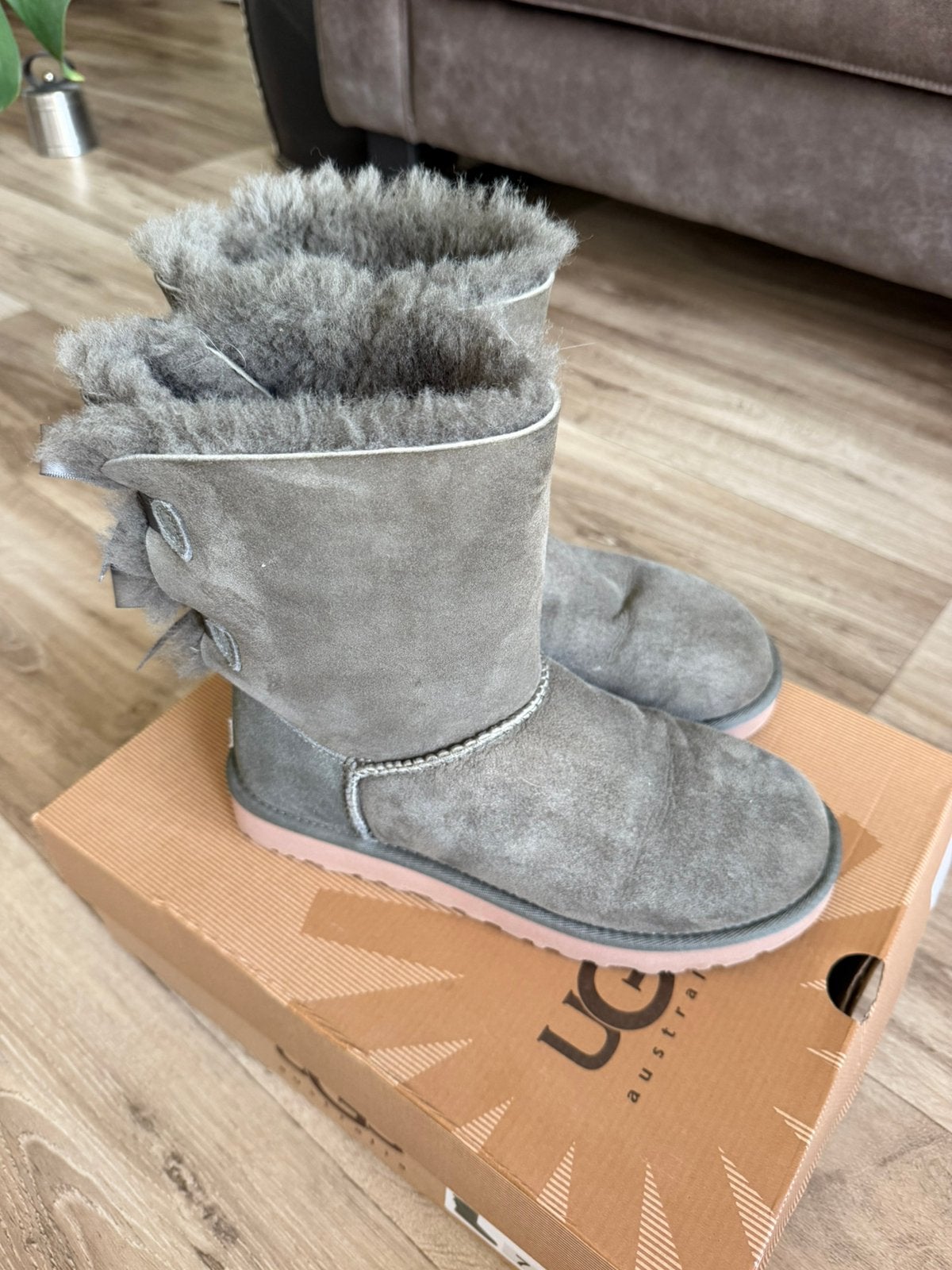 Ugg (australia) maat 38 donker groen Bailey Bow, Overige typen, Ophalen of Verzenden, Gedragen, Groen