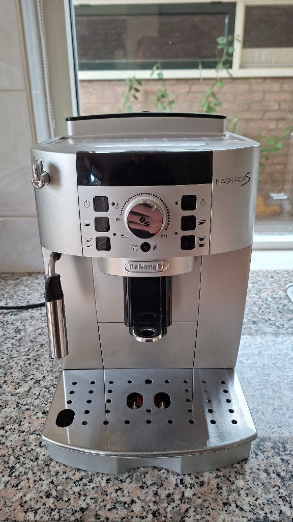 DeLonghi Magnifica S volautomatische espressomachine, Ophalen, Gebruikt, Espresso apparaat, Koffiebonen