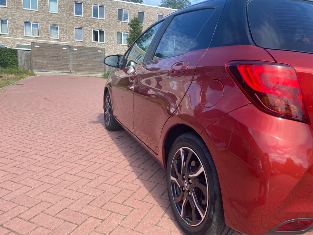 Toyota Yaris 1.5 Hybride, automaat , luxe &sportieve  auto, 1497 cc, 74 pk, 4 cilinders, 49 €/maand