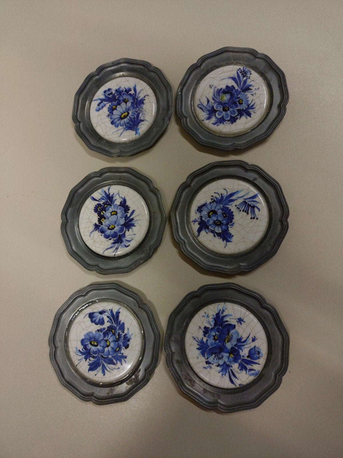 Set van 6 antieke tinnen onderzetters met Delfts blauw, Ophalen of Verzenden