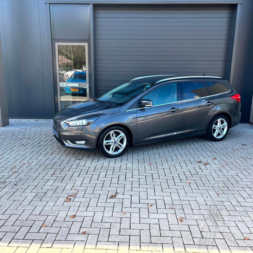 Ford Focus Wagon 125pk Titanium CLIMA | NAVI | 17INCH | LED, Auto's, Gebruikt, Zwart, Origineel Nederlands, 3 cilinders