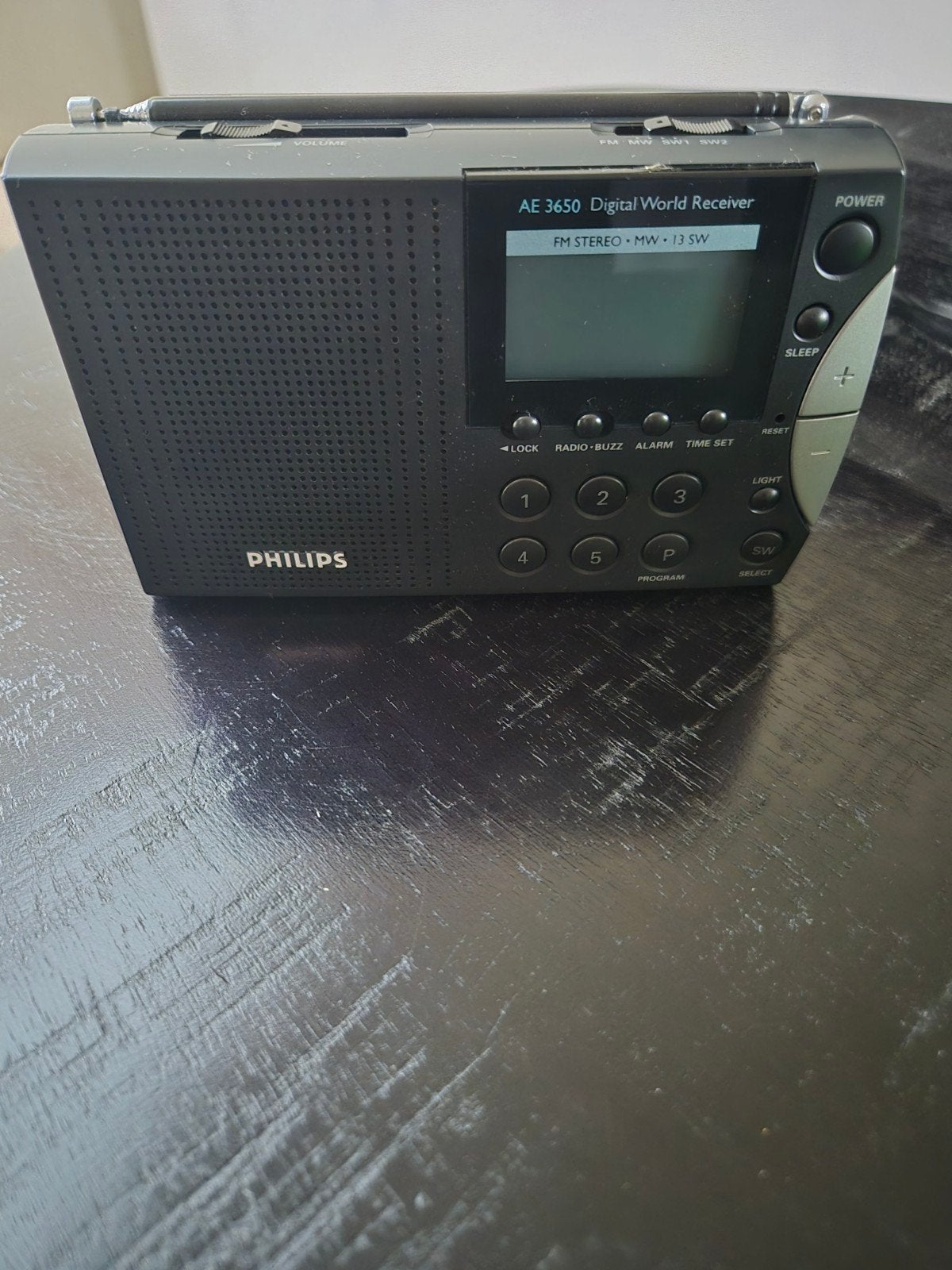 Philips digitale wereldontvanger met universele adapter, Ophalen of Verzenden, Zo goed als nieuw, Wereldontvanger