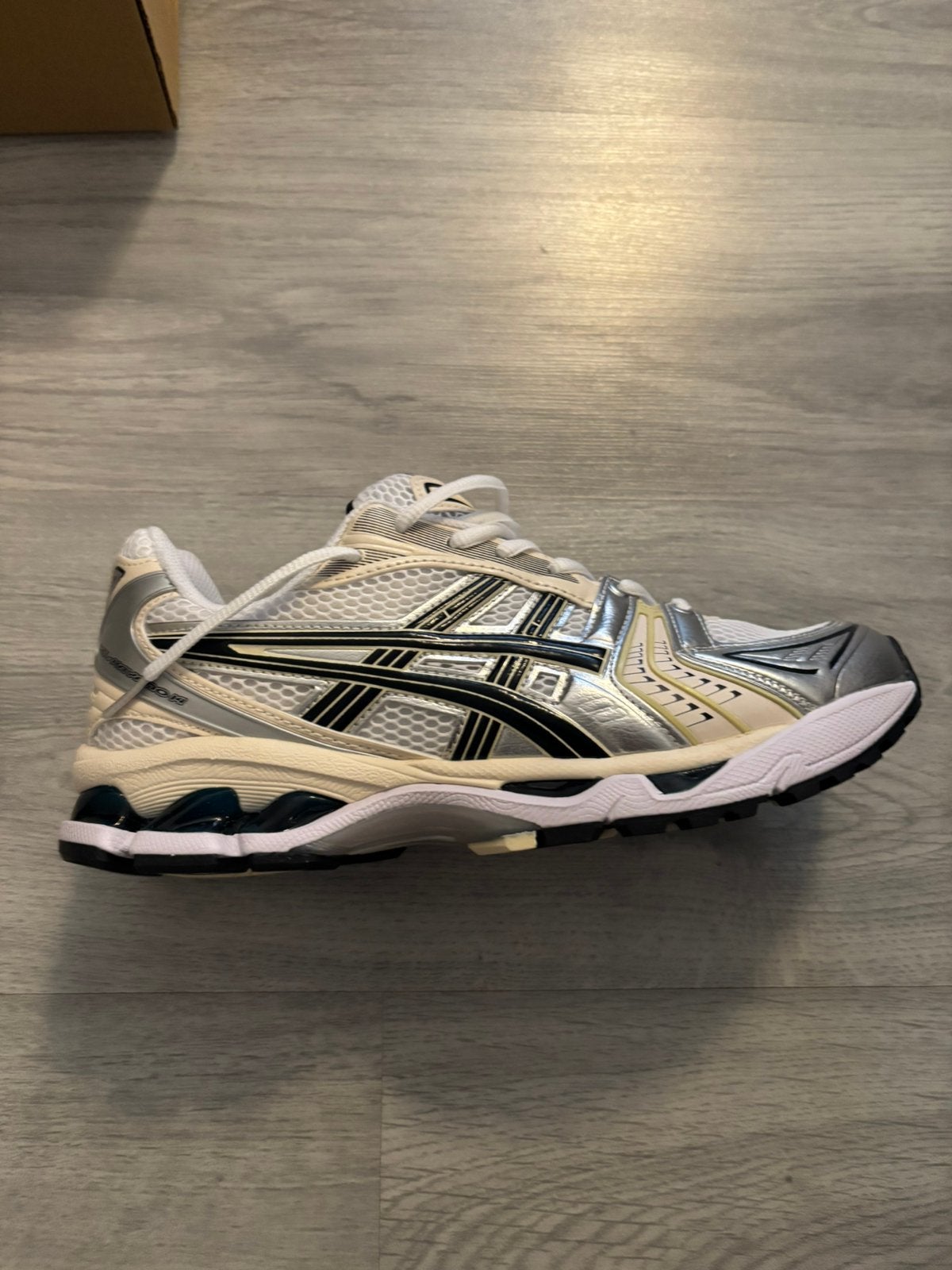 Asics Gel Kayano 14, Ophalen of Verzenden, Zo goed als nieuw, Wit, Sportschoenen