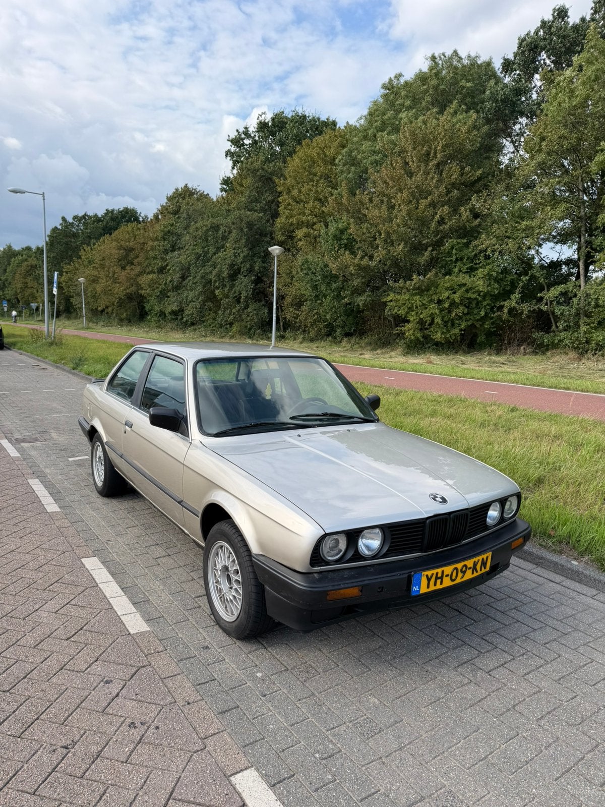 Foto 4 van BMW E30 1990 | NAP | APK 2028 | UNIEK EXEMPLAAR