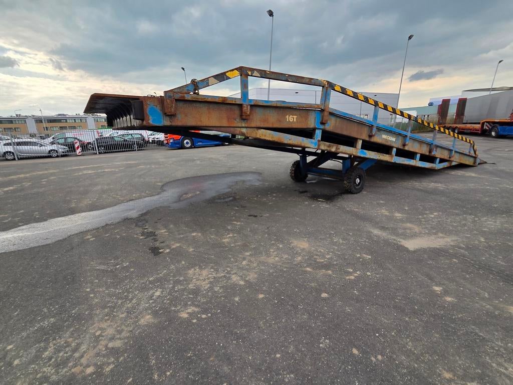 laadramp laadbrug oprijbrug - 16 ton capaciteit, Zakelijke goederen, Ophalen of Verzenden