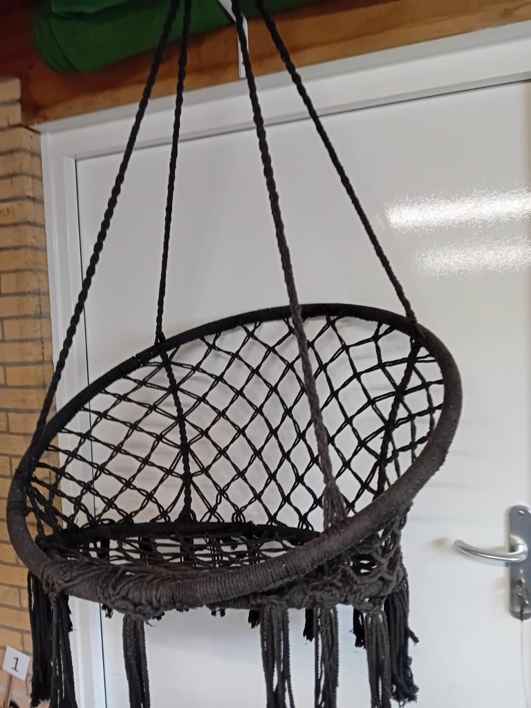 Te koop hangstoel, Ophalen