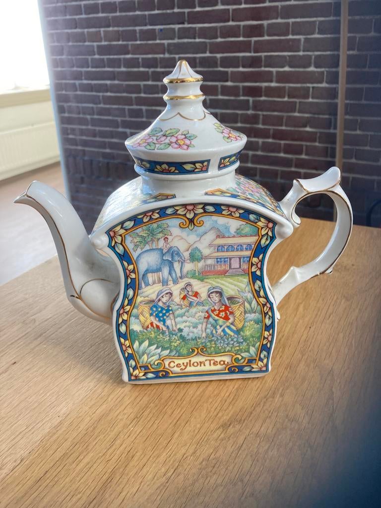 Vintage Ceylon Tea theepot met handgeschilderde decoratie, Antiek en Kunst, Antiek | Servies los, Ophalen of Verzenden