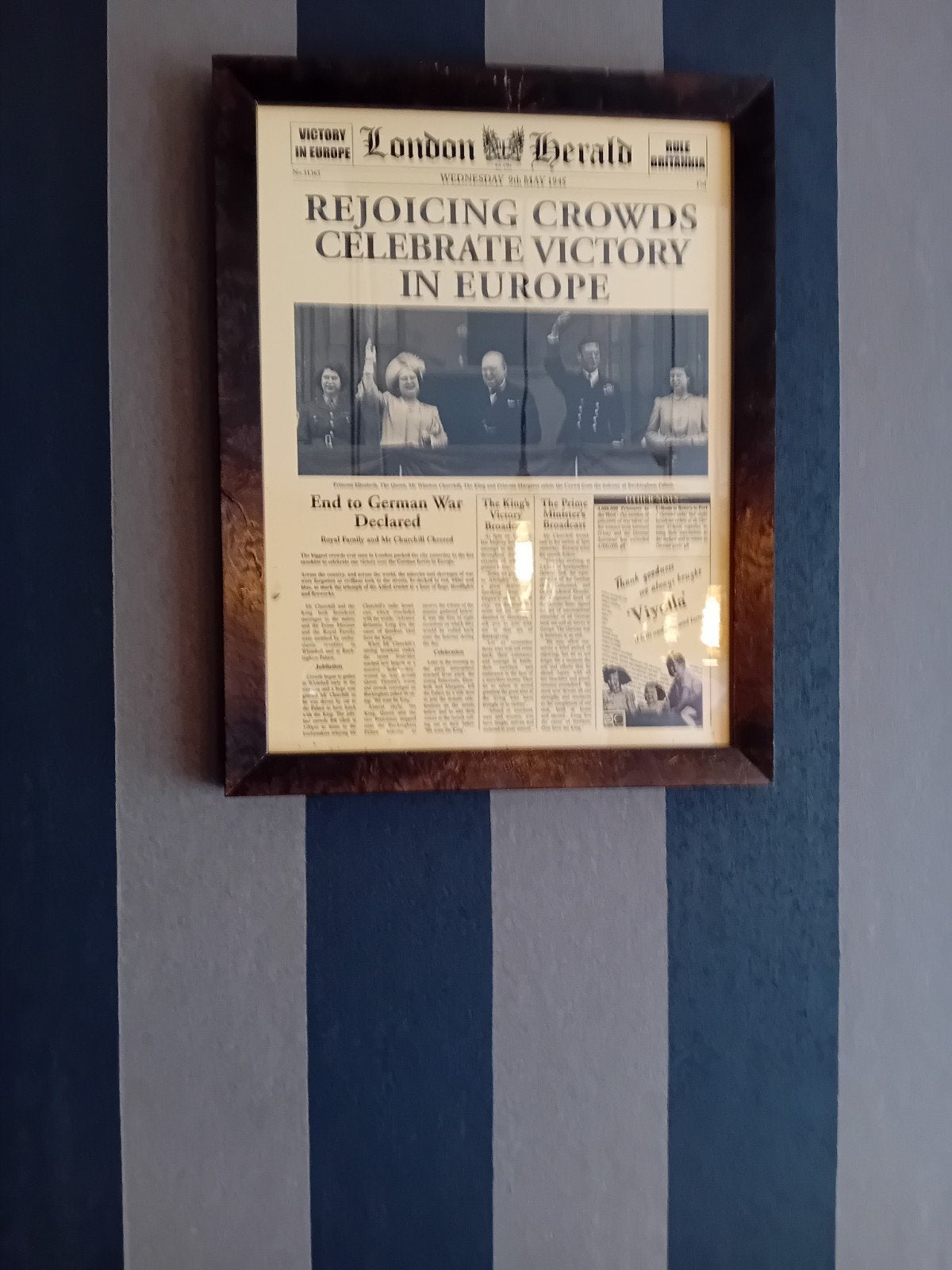 Ingelijste historische krantenpagina's - London Herald, Ophalen, 50 – 75, Minder dan 50 cm, Print