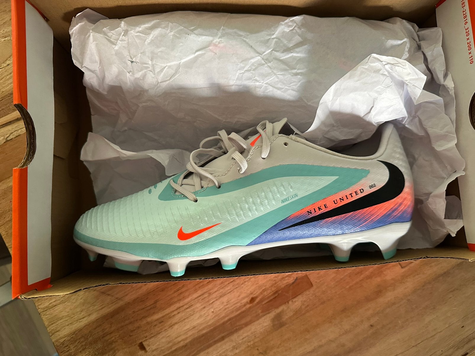 Voetbalschoenen Nike Phantom maat 43, Maat XS of kleiner, Schoenen, Nieuw, Ophalen of Verzenden