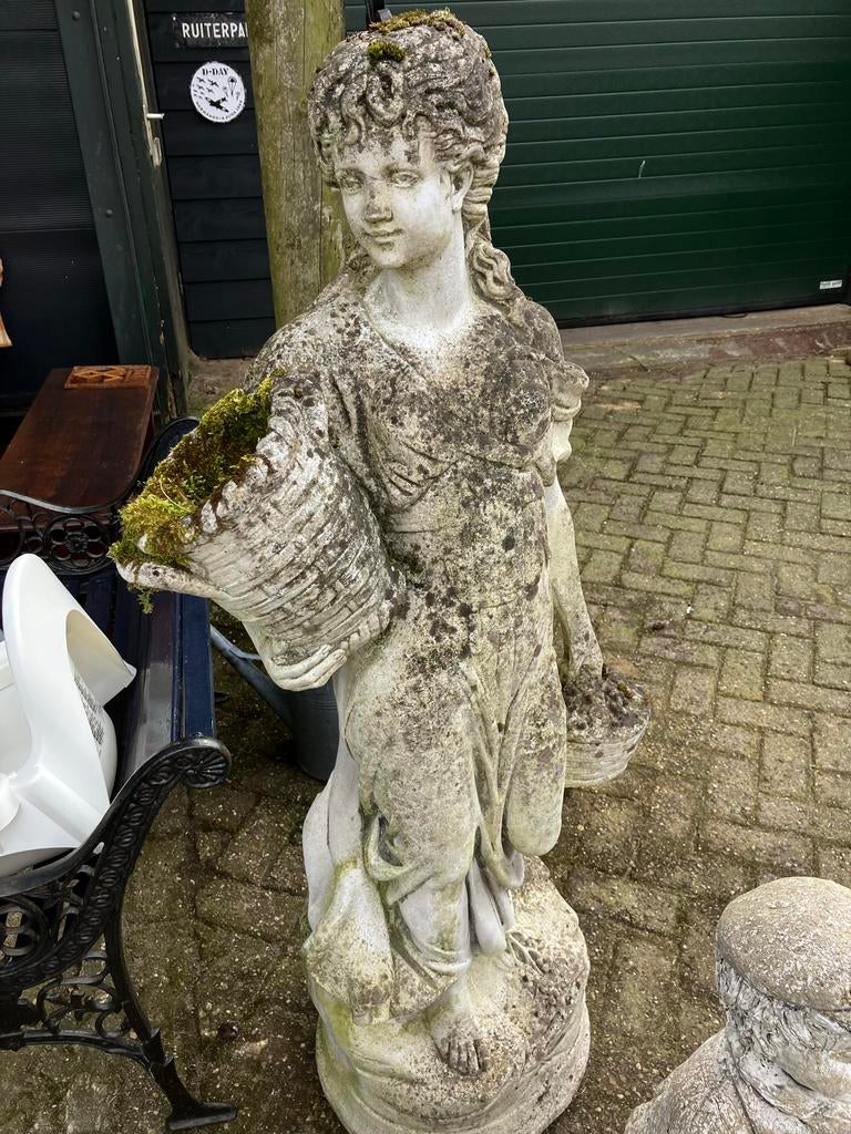 Betonnen beeld vrouw met manden, 140 cm hoog, Tuin en Terras, Ophalen, Gebruikt, Nvt, Beton