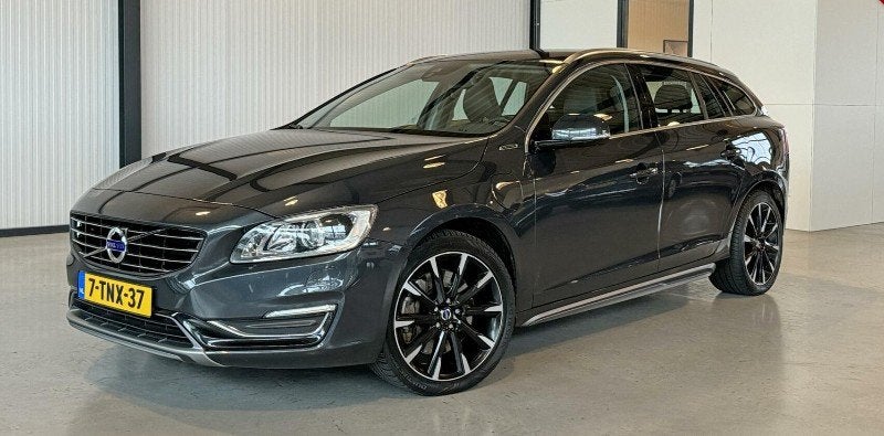 Volvo V60 D6 AWD PHEV Summum | Trekhaak | Leer | Stoelverw.|, Auto's, 1849 kg, 1800 kg, Te koop, 56 km/l
