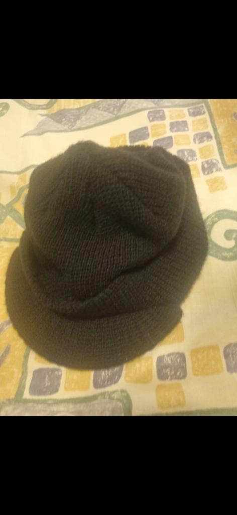 Zwarte gebreide pet met klep, Ophalen of Verzenden, Gedragen, One size fits all, Pet