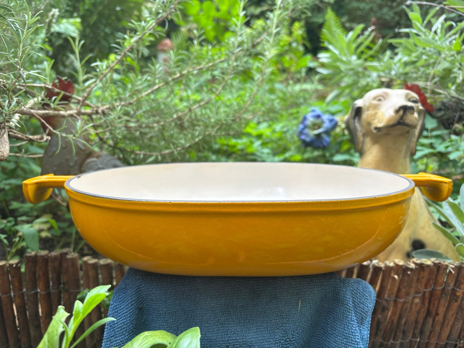 Le Creuset gietijzeren ovenschaal 33 cm Enzo Mari, Gebruikt, Met handvatten, Le Creuset, Ophalen of Verzenden