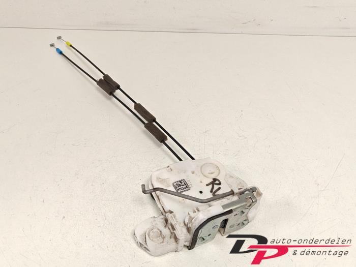 Deurslot Mechaniek 4Deurs rechts-voor van een Mitsubishi Spa, Gebruikt, -, -, Ophalen of Verzenden