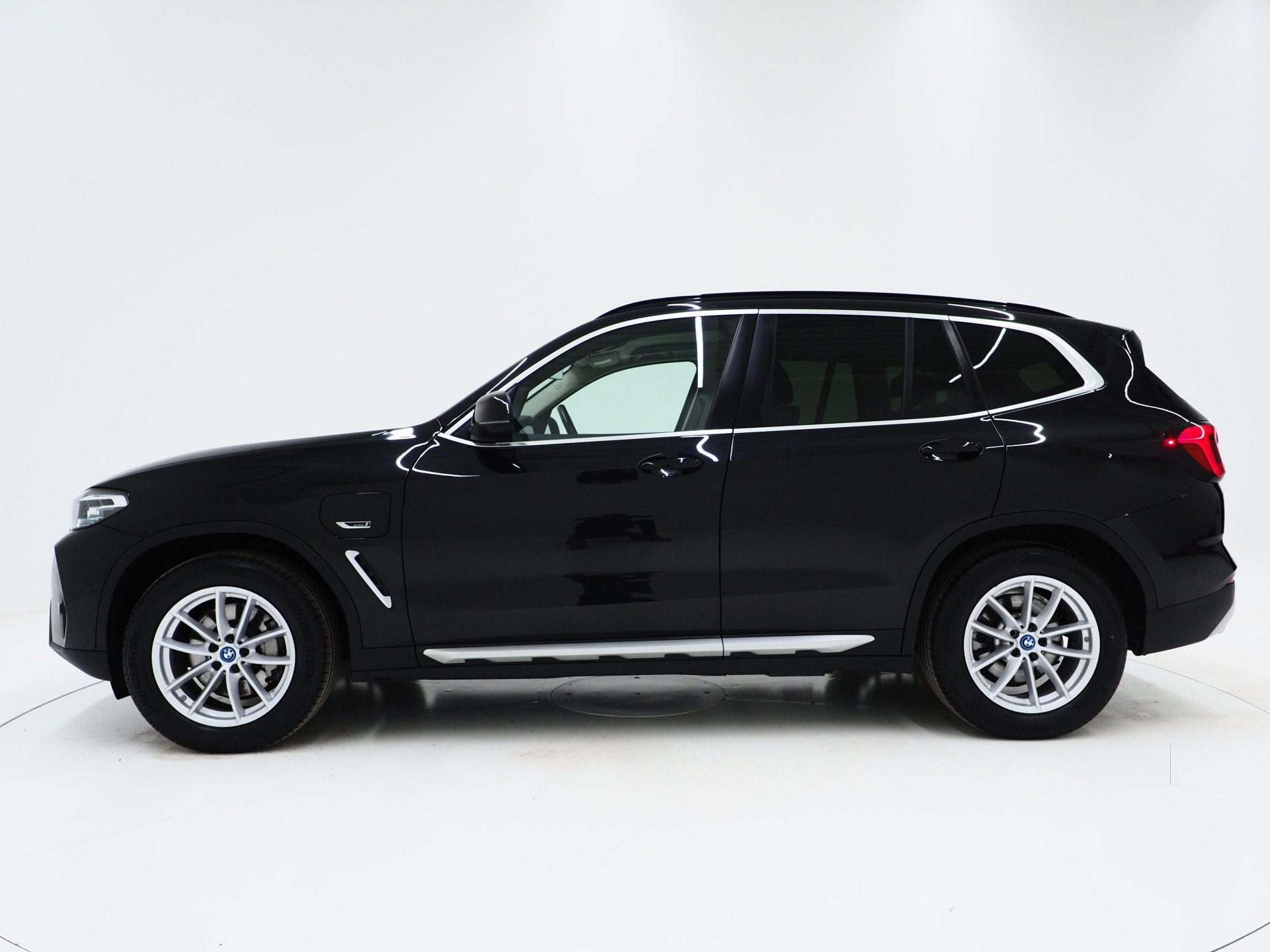 BMW X3 xDrive30e 292PK Facelift | Camera | Sfeerverlichting, Auto's, BMW, Automaat, Gebruikt, 2000 kg, Zwart
