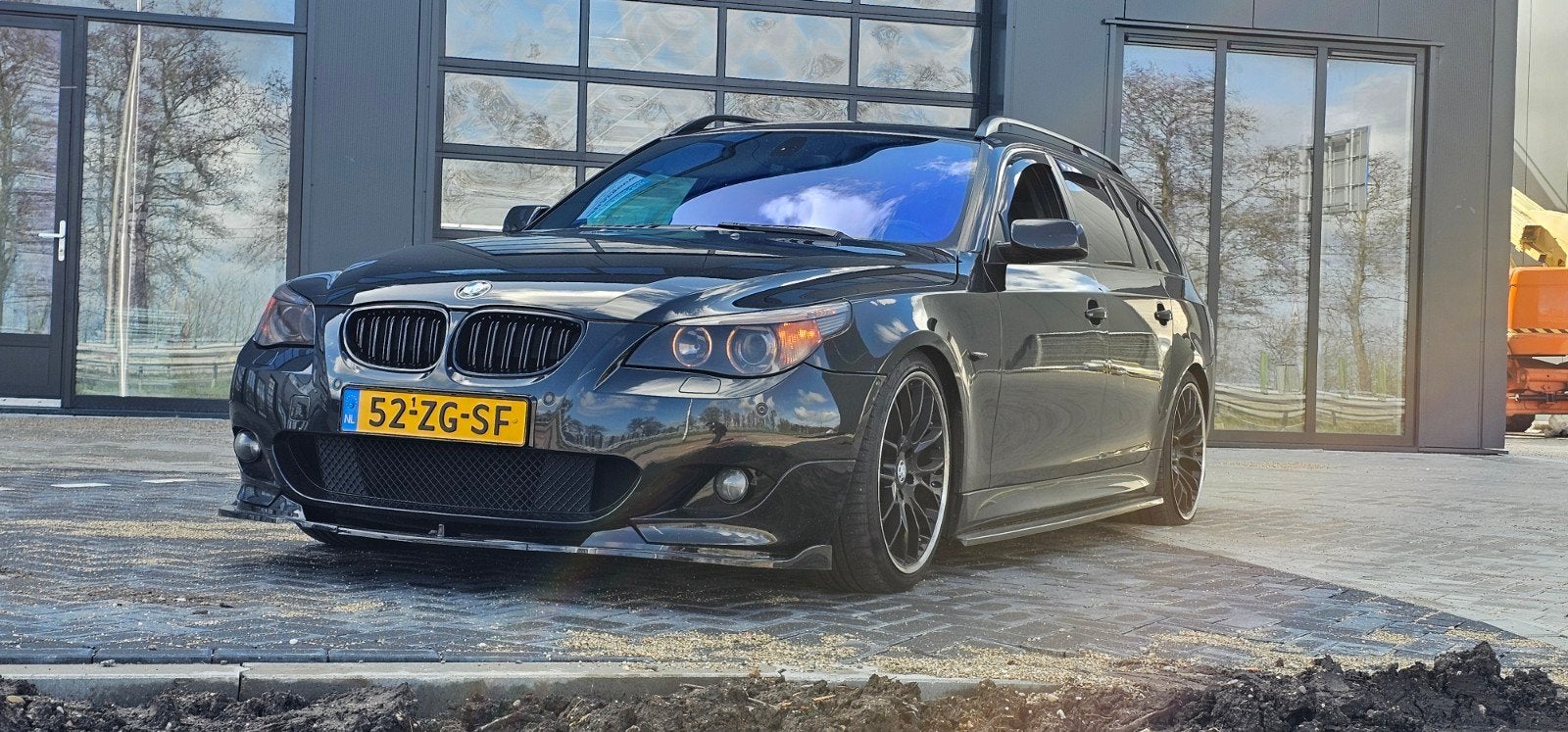 BMW 5-Serie 4.4 I 545 Touring AUT 2004 Zwart, Auto's, BMW, Automaat, Achterwielaandrijving, 1700 kg, 2000 kg