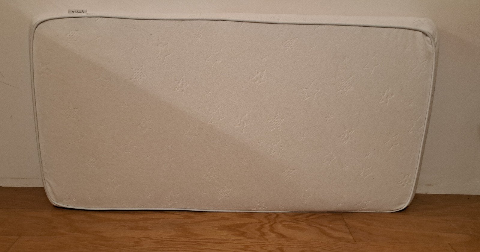 Matras babybedje Vyssa  120x60 wit met sterrenprints, Ophalen, Gebruikt, Matras, Overige maten
