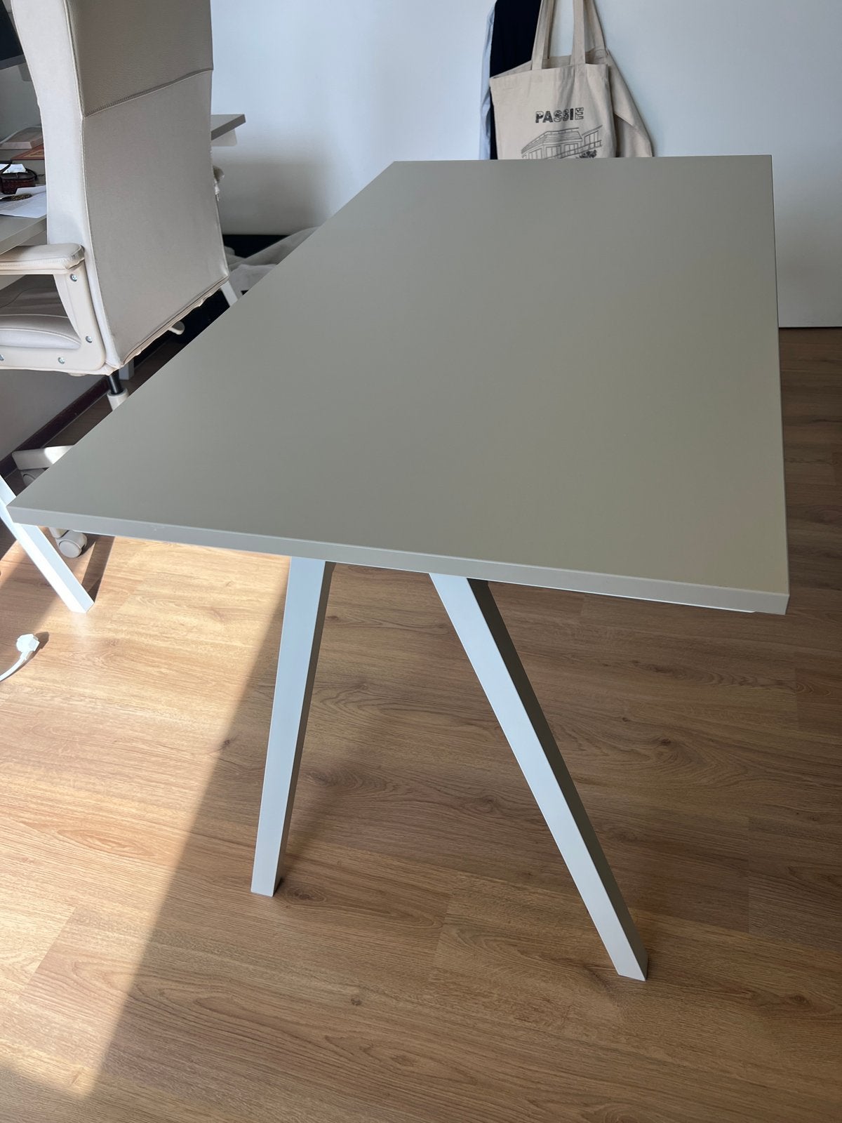 Trotten bureau 120x70, Ophalen, Spaanplaat of MDF, Zo goed als nieuw, IKEA